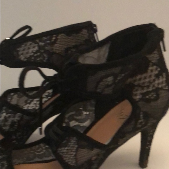 BLACK LACE ROMANTIC ANKLE HIGHE OPEN TOED HEELS - Picture 2 of 8